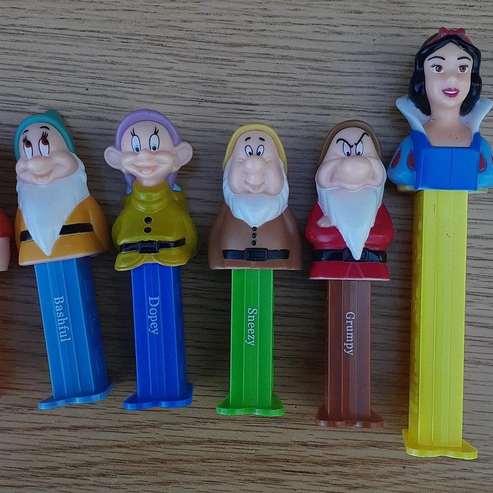 Disney Snow white and the 7 dwarfs PEZ Candy Collectors Series